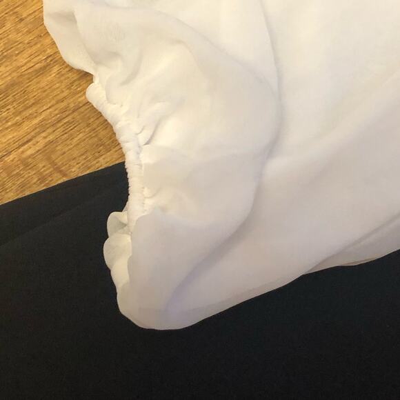 Vince Camuto Black Cold Shoulder White Chiffon Sleeves Dress Size Small - Picture 7 of 13